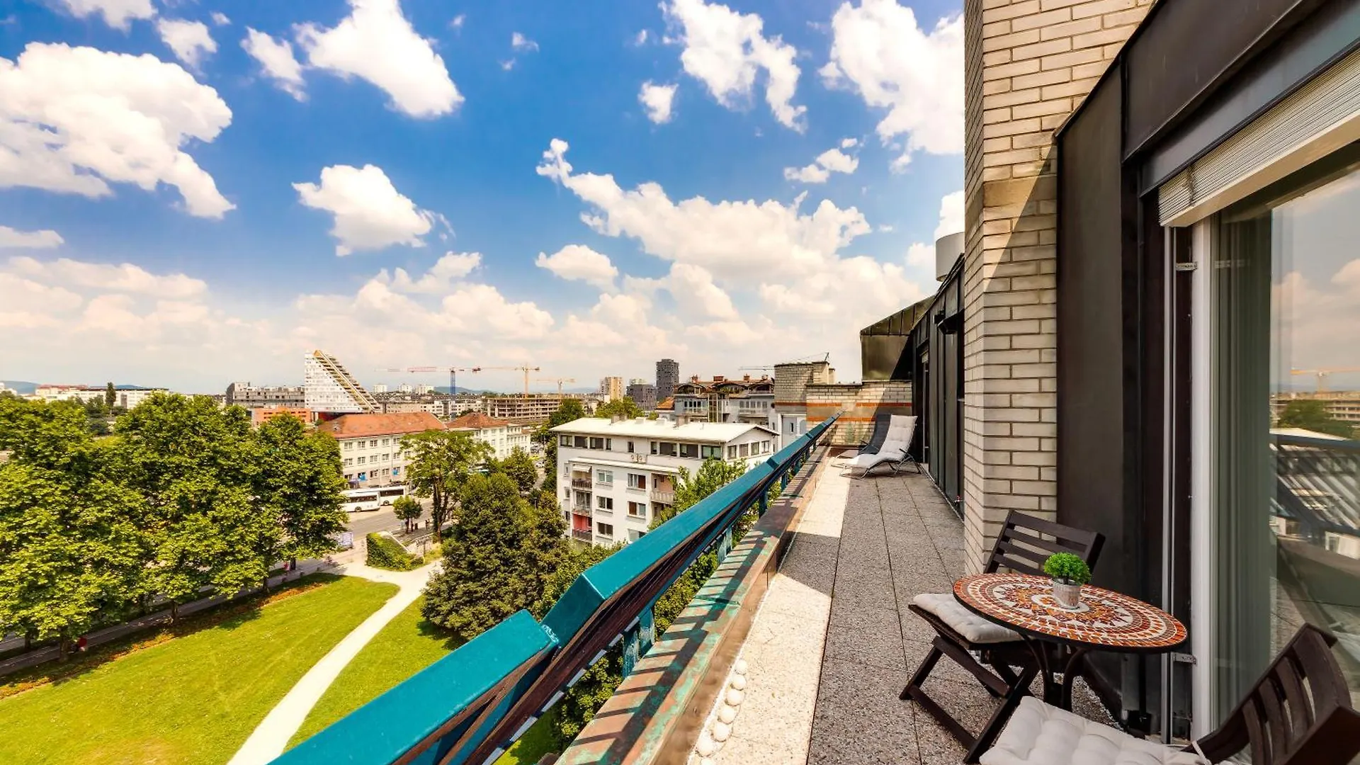 Апартаменты Luxe Penthouse With A Castle View Любляна