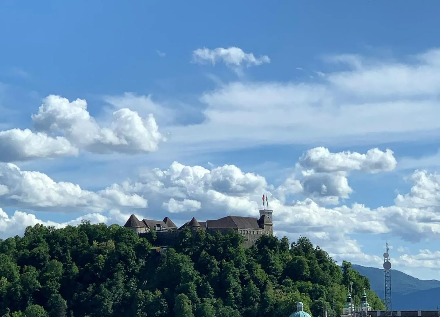 Апартаменты Luxe Penthouse With A Castle View Любляна
